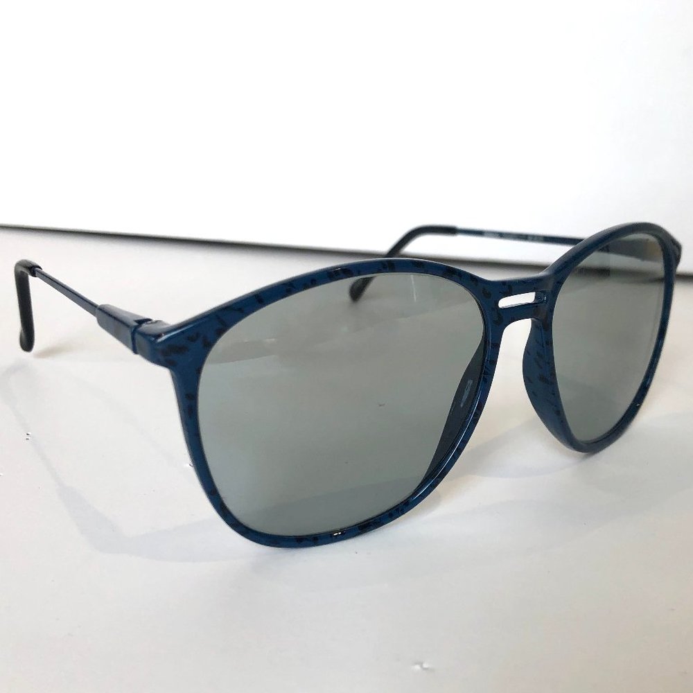 VINTAGE LARGE NAVY SUNGLASSES- 70S